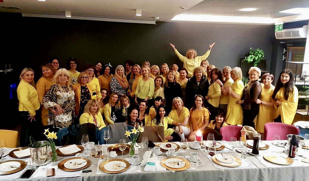bozenalisowska's tweet photo. Siła jest kobietą i w kobietach siła ❤️❤️❤️❤️ W dniu naszego święta #DzieńKobiet życzę kobietom odwagi i siły w dążeniu do spełniania marzeń 💙💙💙 #strefakobiet #Lublin https://t.co/5T5RXTdcJX