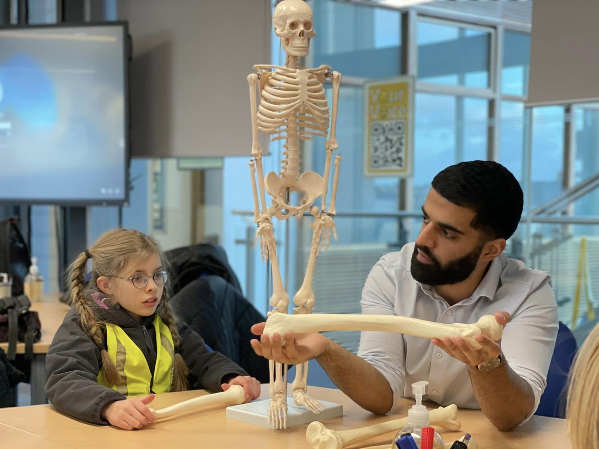 Our Year 5s have continued their lessons on ‘working scientifically’, with new focus on the scientific skill of prediction. Plus, a new science club is in the works at our school. Our staff work hard every day to help your children develop an early interest in science!