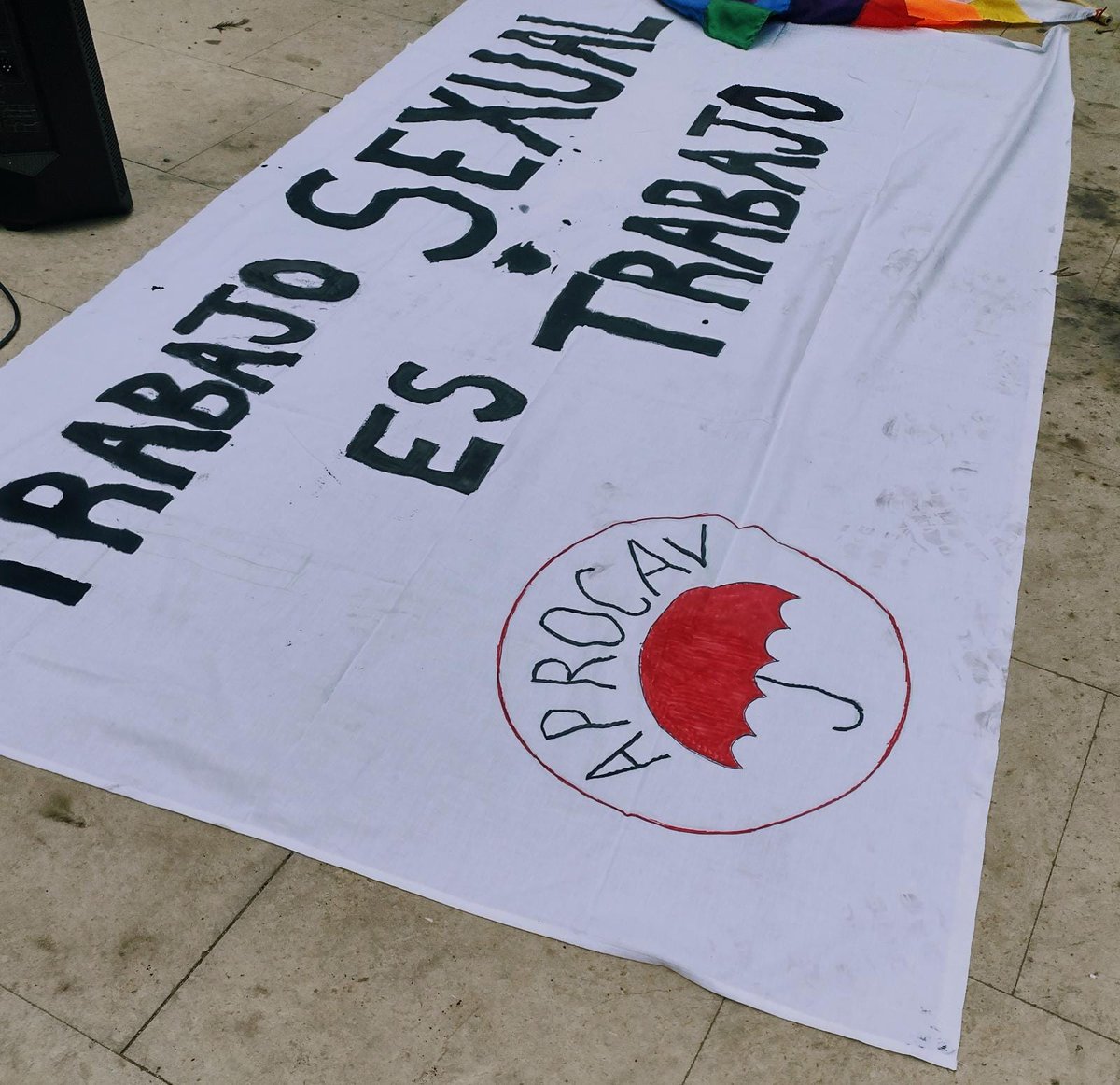aprocav's tweet photo. Si queréis marchar junto a nosotres, buscad nuestra bandera. ☂️ https://t.co/lyTCxgllT1