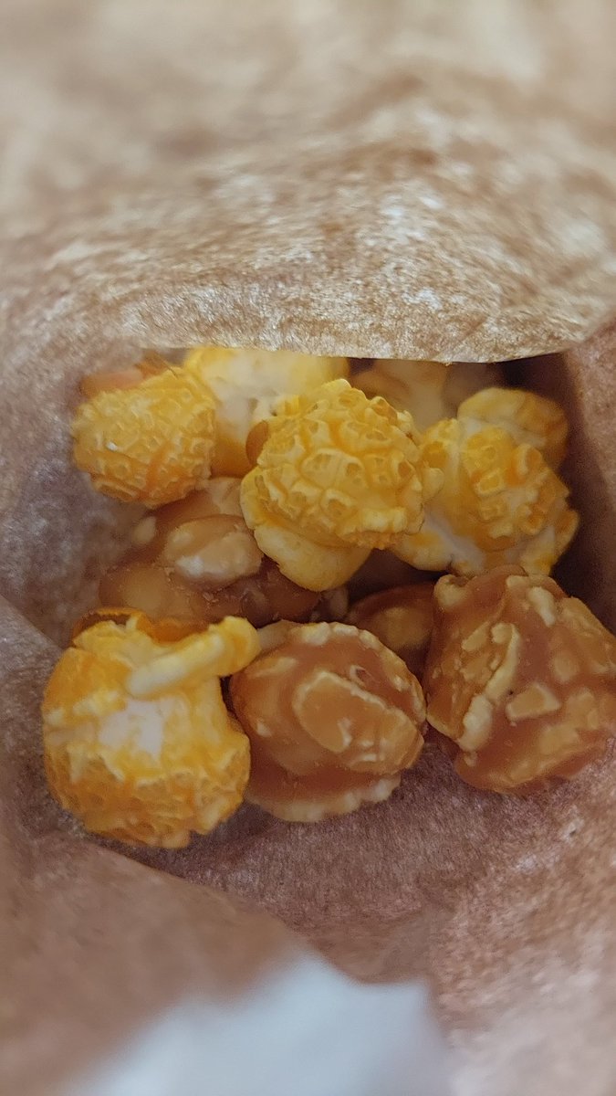 AnaLancaster16's tweet photo. We love Chicago mix 🍿 @preeslancaster https://t.co/7XxfSAzAZL
