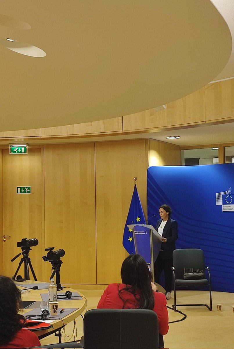 The #GenderGap in entrepreneurship is not due to a lack of #femaletalent. It is due to a lack of interest in invest in such talent because in our patriarchal societies what means to be a women is still undervalued. 

🟣Closing today's Empowering female entrepreneurship Summit.