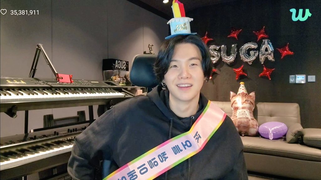 DocFloHPB's tweet image. Happy Yoongi day!!!🎂💜 #HappyBirthdaySUGA #AgustD #YOONGIMARRYME @bts_bighit