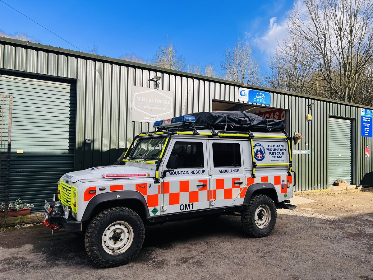 Auto_Lass's tweet photo. Battery replacements on OM1 &amp; OM2 OMRT’s Land Rover ambulances yesterday &amp; today. Good timing I’d say, ready for the wintery weather. Thank you for all that you do #OMRT 👏🏻💙 https://t.co/hczUDRUAzv