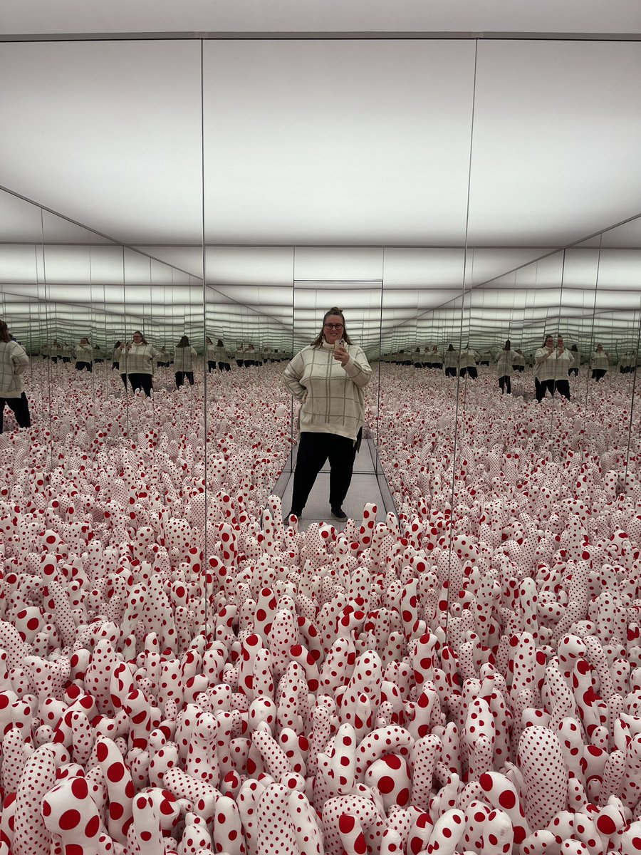 jhodgso1's tweet photo. Morning exploring…I seriously don’t know what I’m going to do when #kusama’s #onewitheternity leaves the @hirshhorn because I go see it so often! And it was the perfect morning for a walk through the sculpture gardens as well. https://t.co/FyePy81930