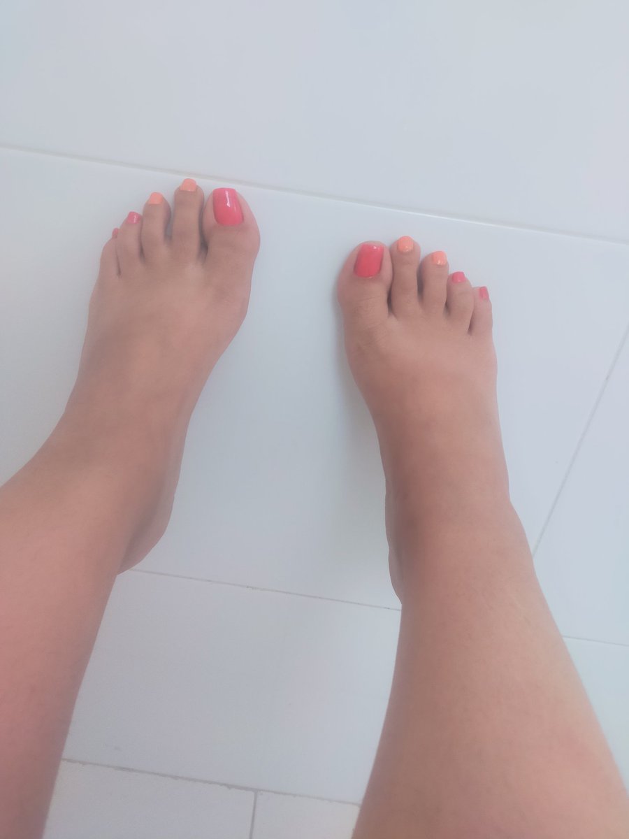 JazmineConteni1's tweet photo. #feetfinder #PiesFemeninos #PiesBonitos https://t.co/oD8SxIJaxR