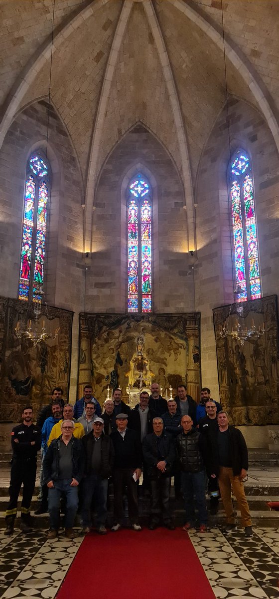 bombersfigueres's tweet photo. Avui els @bomberscat del parc de #Figueres hem celebrat la diada del patró. Hem realitzat una magnífica visita al museu de col•leccions del Castell de #Peralada i, posteriorment un dinar de germanor al parc. https://t.co/ZUc1TDTgPG