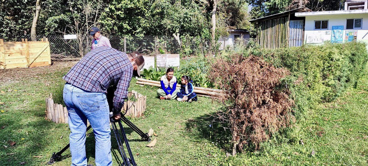 agropecuarioRTV's tweet photo. Grabando "Huertos Escolares", próximamente lo podrán ver en el programa….

#VeracruzAgropecuario #ProduceOrgullo https://t.co/OBb1w4llyu