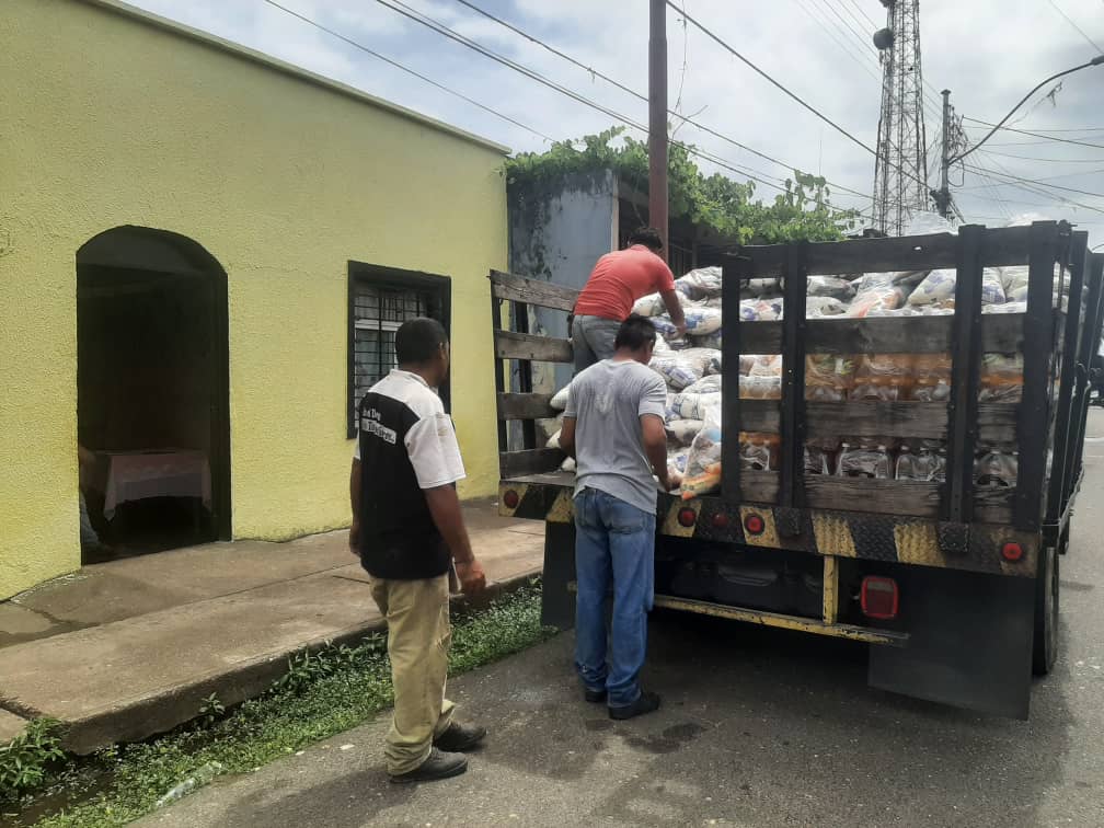 #DeltaAmacuro | 7.88 TM de rubros secos fueron destinados para 10 Casas de Alimentación en el estado. La Misión Alimentación a través de <a href="/FundaproalO/">Fundación Programa de Alimentos Estratégicos</a>  continúa garantizando la Seguridad Alimentaria.

#AlimentarEsVencer 
#ChávezFeminista