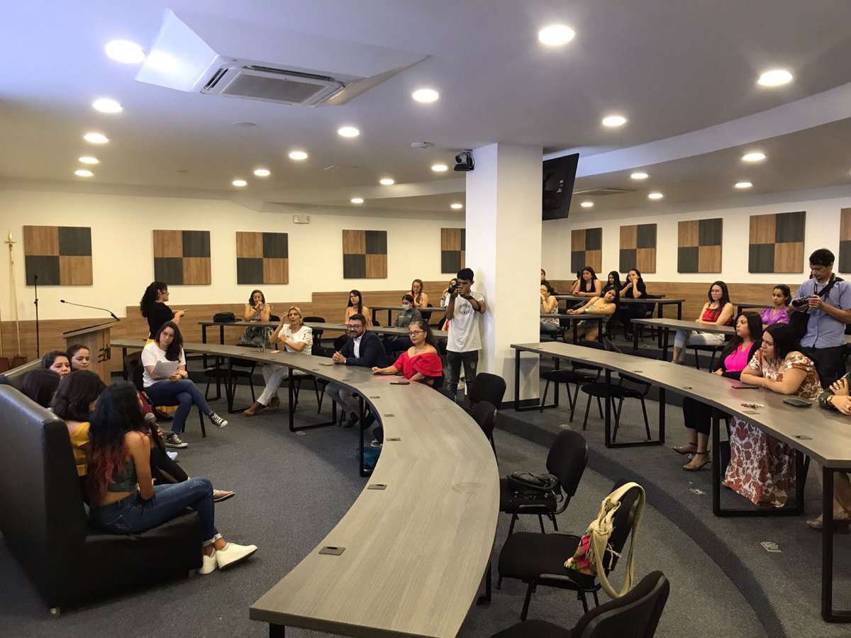 #AEstaHora La ODA UTS, en alianza con <a href="/CICan_EPE_AP/">CICan_EPE_AP</a> <a href="/CollegeCan/">Colleges and Institutes Canada</a> <a href="/A_delPacifico/">Alianza del Pacífico</a>, desarrolla conversatorio para honrar y reconocer el papel que las mujeres #uteístas desempeñaron en pandemia, en conmemoración del día internacional de la mujer.

#Lohacemosposible ✅