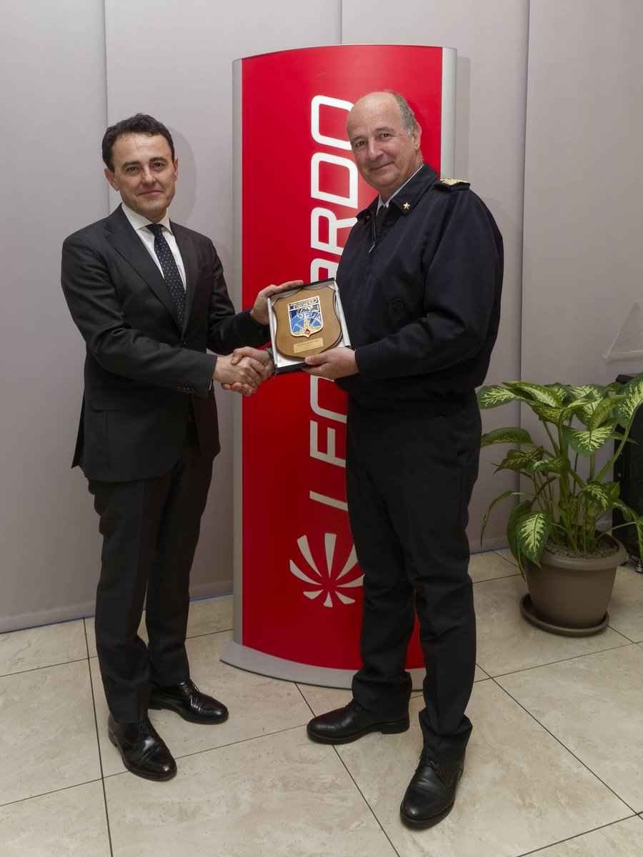 Leonardo_IT's tweet image. Ieri abbiamo avuto il piacere di accogliere, presso il nostro sito di #Chieti, il Generale di Brigata Vincenzo Falzarano con una delegazione dell’@ItalianAirForce e di presentare l’approccio di #Leonardo alla #CyberResilience per la difesa e alla sicurezza #cyber nazionale.