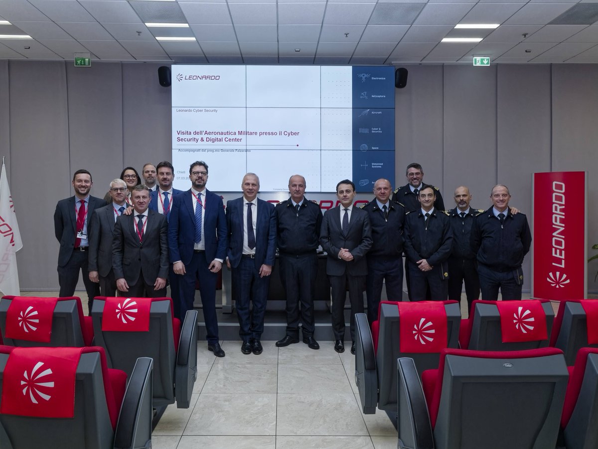 Leonardo_IT's tweet image. Ieri abbiamo avuto il piacere di accogliere, presso il nostro sito di #Chieti, il Generale di Brigata Vincenzo Falzarano con una delegazione dell’@ItalianAirForce e di presentare l’approccio di #Leonardo alla #CyberResilience per la difesa e alla sicurezza #cyber nazionale.
