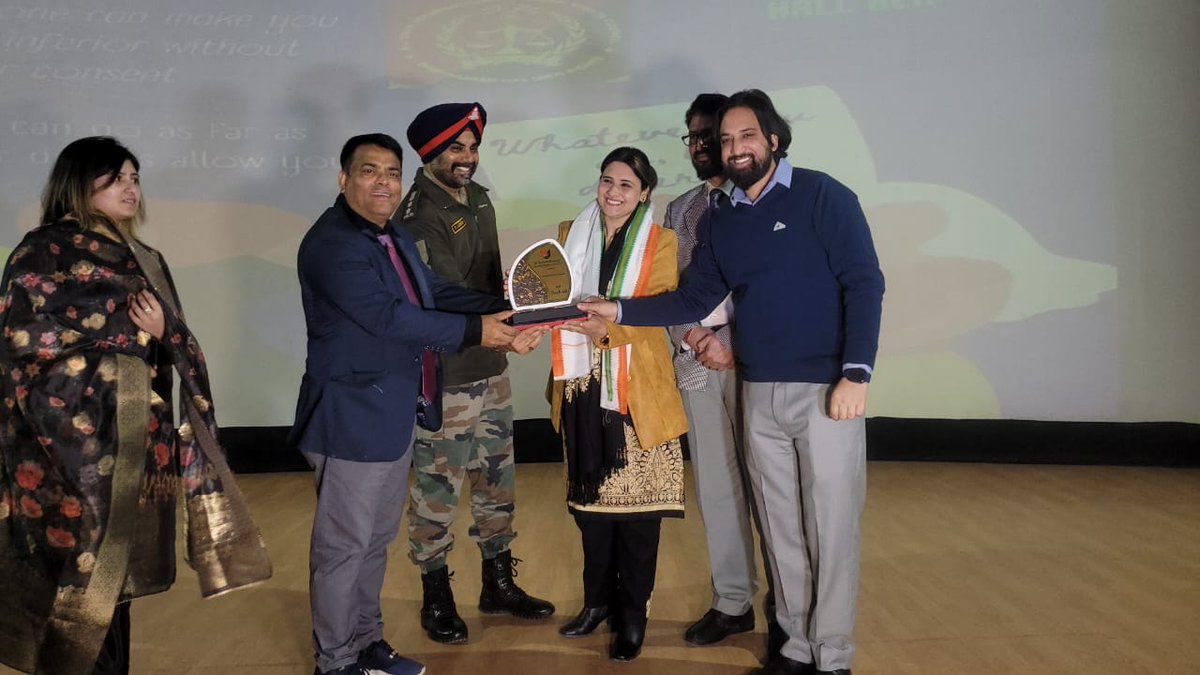 awazebaramulla's tweet photo. On the Occasion of #InternationalWomensDay 𝗪𝗮𝗷𝗼𝗼𝗱 𝗲 𝗭𝗮𝗮𝗻 was celebrated at Thimaiyya Hall under the aegis of Dagger Gunners.
Event was attended by more then 250 people along with dignitaries of Indian Army and Civil Adm. 
#kashmir #WomensDay #WomenPower #WomensDay2023 https://t.co/3KbONteArb