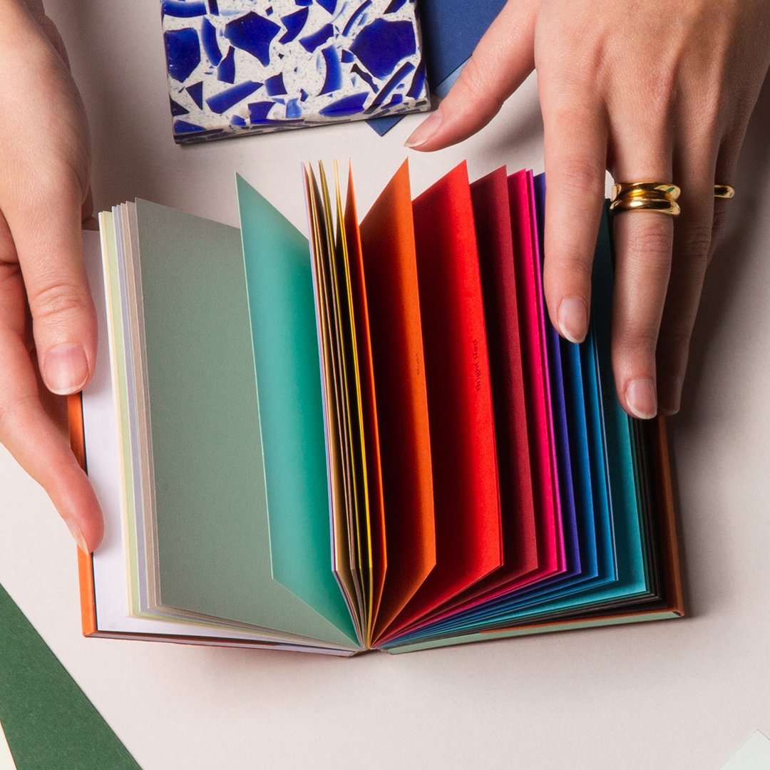 MillcraftPaper's tweet image. "The tiny @colorplanpapers #ColorplanMini No. 3 manages to squeeze in 55 shades, 25 embossings and 8 weights of the Colorplan range! 

📸 by @sarahibbert, for Colour of Saying.

#justask #colorplan