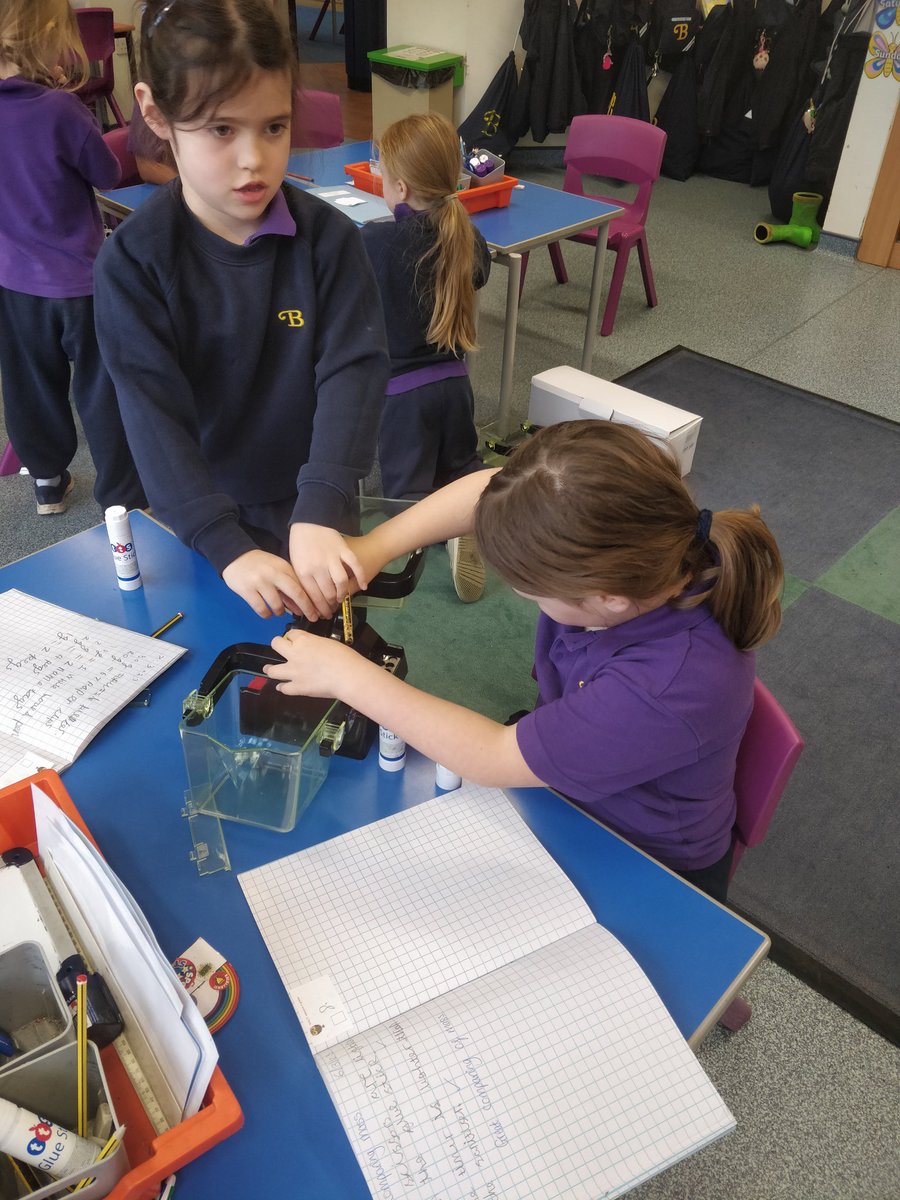 Year2BHGirls's tweet image. Learning about mass this morning and weighing with grams. Year 2 were experts at using the balance scales! 
#maths #mass #practicalmaths
#handson