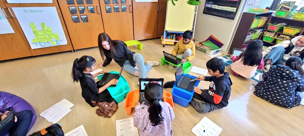 MrsDavisonNau's tweet photo. Ms. Finis and Youth Empowerment Leaders with the third graders at Oak Tree Road for Women's History Month research. https://t.co/lhpX5bekbb