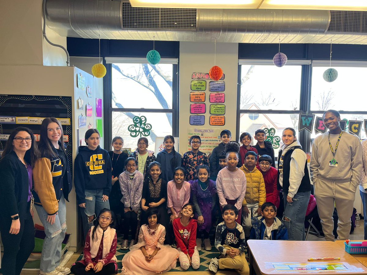 MrsDavisonNau's tweet photo. Ms. Finis and Youth Empowerment Leaders with the third graders at Oak Tree Road for Women's History Month research. https://t.co/lhpX5bekbb