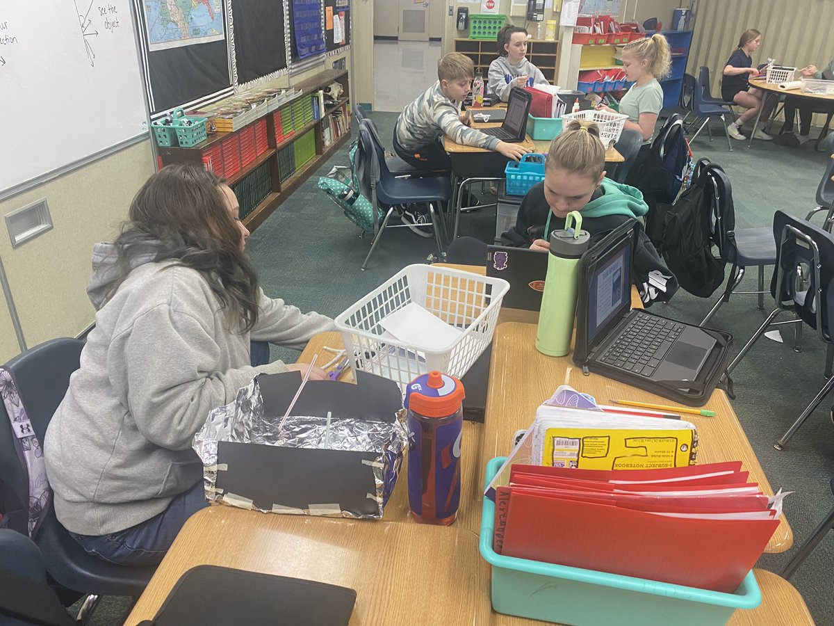 mrs_hatfield5's tweet photo. Sts are using the properties of light to design a shelter to protect a UV sensitive creature! ☀️ @NREVSD_Monroe @NREVSD https://t.co/ib2dffKHlx