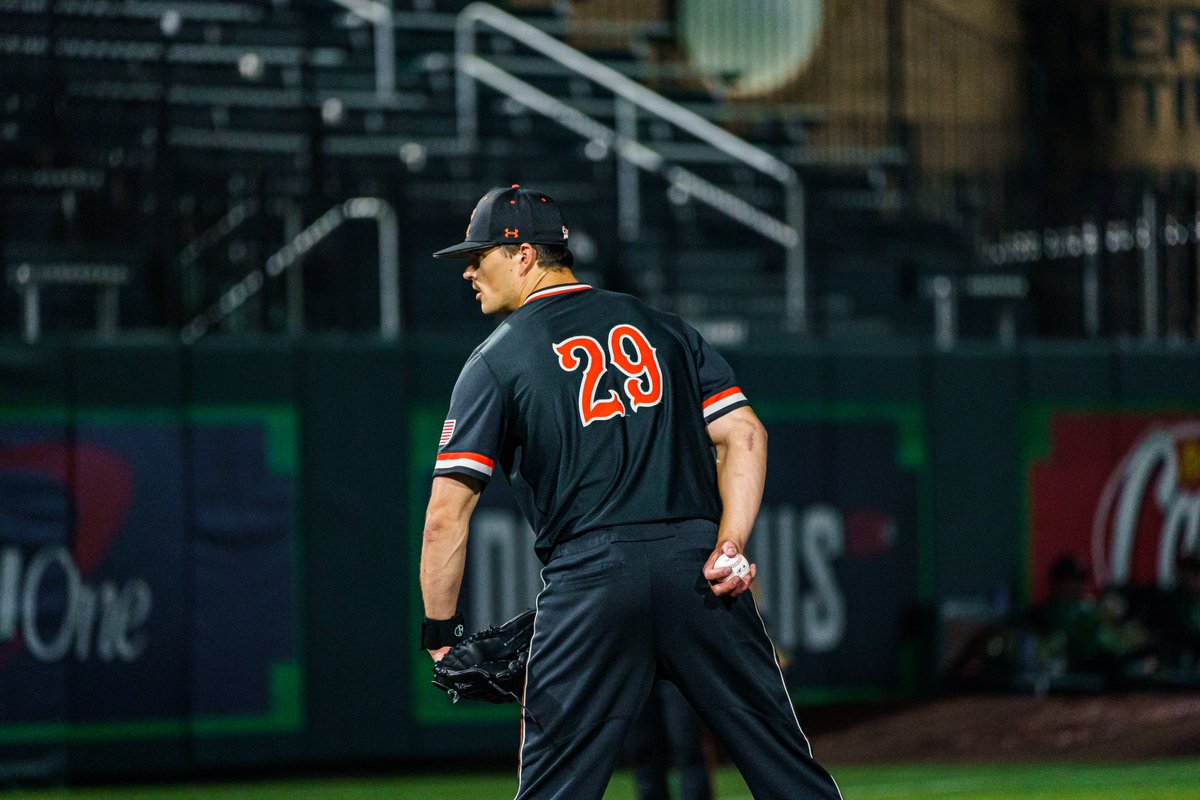 GoCamelsBSB's tweet photo. 𝗗𝗨𝗔𝗟 𝗔𝗧𝗛𝗟𝗘𝗧𝗘 🤘

In his first ever career appearance, Hartley closes the game out over Tulane!! 

@_WileyHartley x @GoCamelsFB https://t.co/bGCS1ssY31