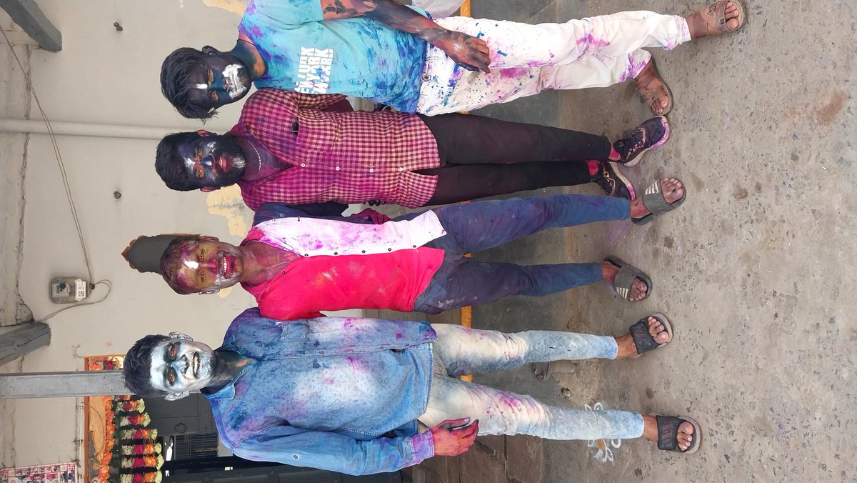 8055_kp_'s tweet photo. Happy Holi guys....
.
.
#bhudriwale #Holi2023 #colours #festivalofcolors #snow #villagers #Brothers #celebration #holidays https://t.co/WtZeLf2Sjk
