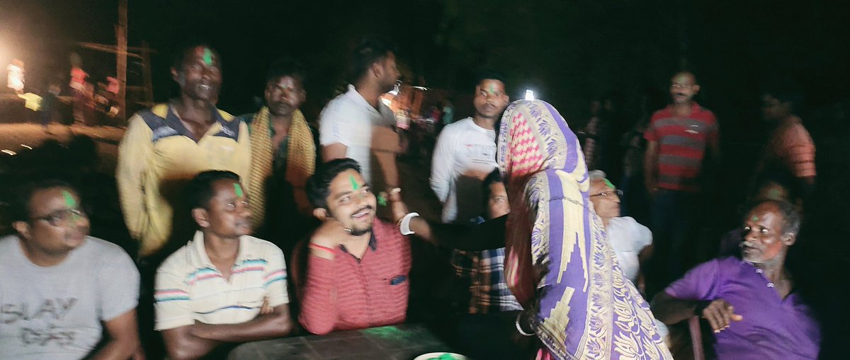 sumanaitc7's tweet photo. দোল উৎসব উপলক্ষে_ছোটো ঝরিয়া #মা_মনসা_ক্লাবের আহ্বানে_সকলের মাঝে মিলিত হয়ে_ঠাকুর দর্শন এবং নিজেদের মধ্যে ভাব বিনিময়ের মুহূর্তে আমরা🙏
(মঞ্চ সাজসজ্জা করে না হলেও_মানুষজনের আন্তরিকতায় সত্যিই আমরা মুগ্ধ😍)
সার্বিক সফলতা কামনা করি 🙏
@abhishekaitc @KunalGhoshAgain @MamataOfficial https://t.co/iJGHXcPLR4