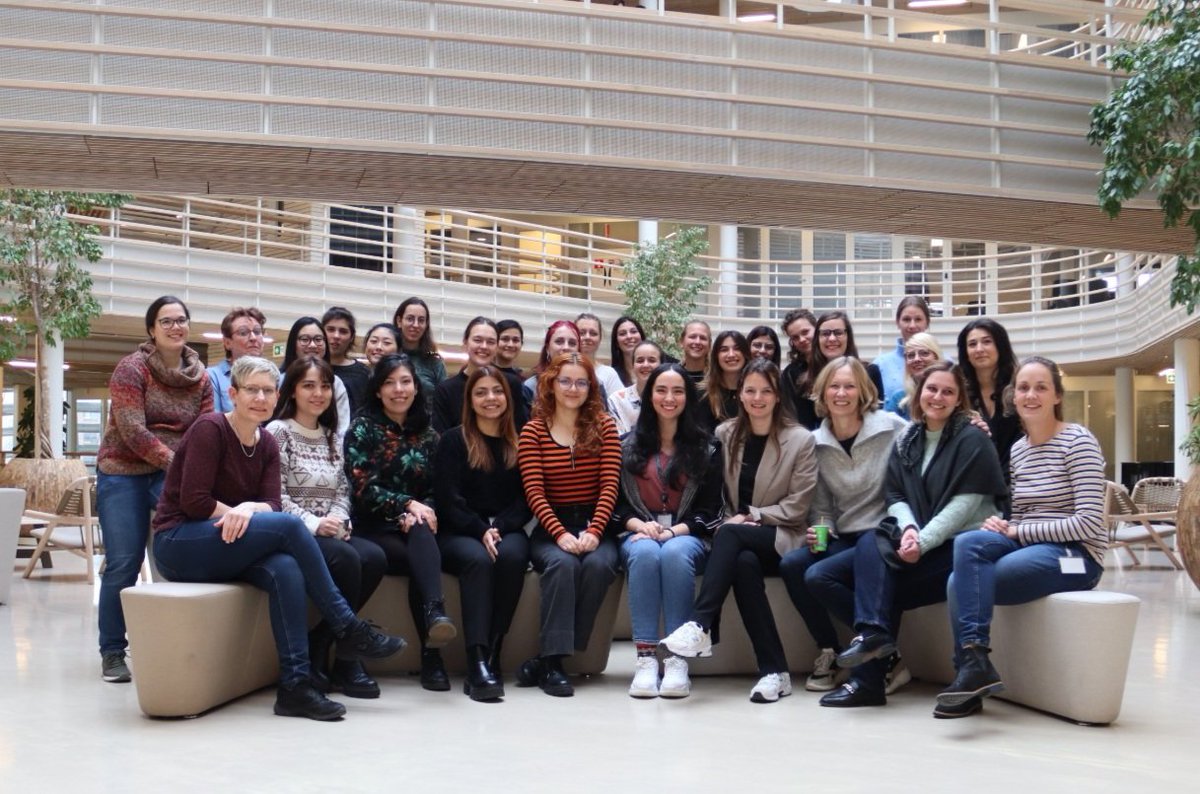 Happy Women's International Day from the bold women who dares to do science at @wetsus 
#PhD #phdlife #phdvoice #posdoc #Science #InternationalWomensDay #DiaInternacionalDeLaMujer #technology #watertechnology #research #ResearcherLife