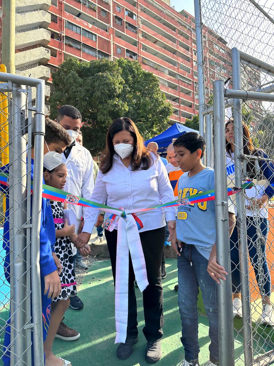 gestionperfecta's tweet photo. Reinauguramos este #8Mar el Consultorio Popular Waraira Repano, en La Silsa, parroquia 23 de Enero. 

Con las manos del pueblo, de las Bricomiles de Salud, estamos recuperando espacios para el bienestar de la comunidad.

#ChávezFeminista https://t.co/PZsoHi4D75