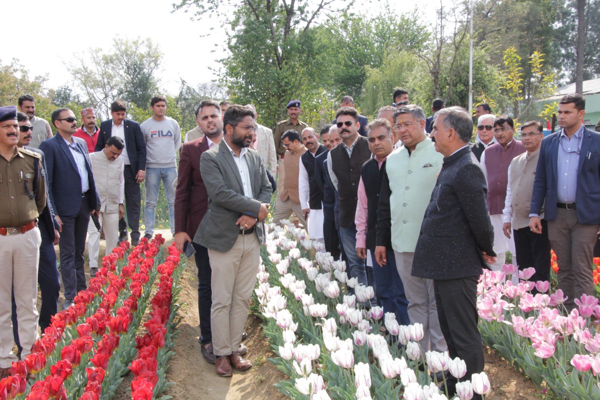 1/2
Hon'ble Chief Minister of Himachal Pradesh, Shri Sukhwinder Singh Sukhu, visited CSIR-IHBT on 8th March, 2023. Dr. Vipin Hallan, Senior Principal Scientist  welcomed the Hon'ble Chief Minister.