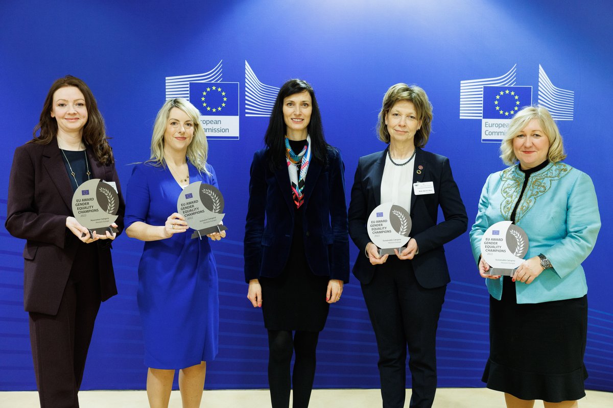 What a thrill! 😃Today KI and three other universities were recognized with the first ever EU Awards for Gender Equality Champions, marking #InternationalWomensDay. Congrats to fellow champions at @tcddublin, @MaynoothUni and @SETUIreland! 👏 news.ki.se/ki-role-model-…