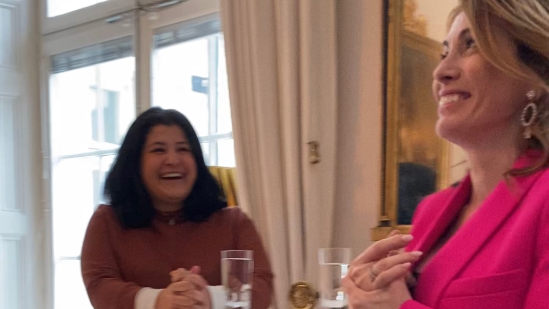 UKinSweden's tweet photo. Hur kan vi tillsammans stå upp för kvinnors och flickors rättigheter och motarbeta bakåtsträvande krafter?

Vi samlade en grupp inspirerande kvinnor på Residenset på Internationella Kvinnodagen. @pascalidou, @FATTANU och Kvinnorättsförbundet delade sina tankar med våra gäster 🔥 https://t.co/CbpeA7zn3H