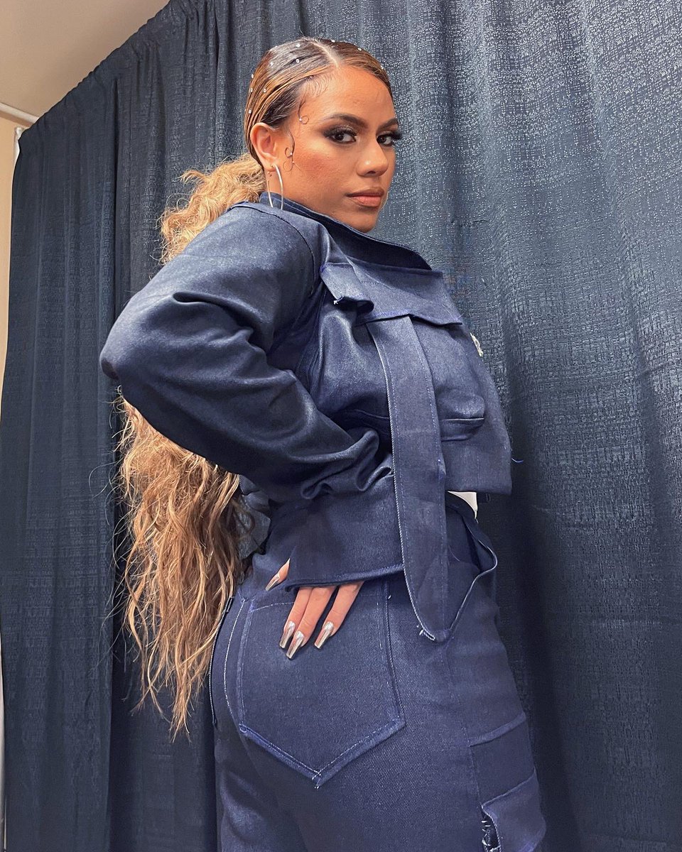 dinahjane's tweet photo. love being a woman 💙 https://t.co/BbPduwePAM