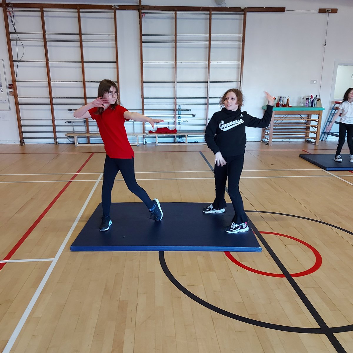 MissStanwayPE's tweet photo. P6 perform their dance sequences to an audience.  @DeansPrimary @DeansPrimary6 https://t.co/YRGdgRMzRH