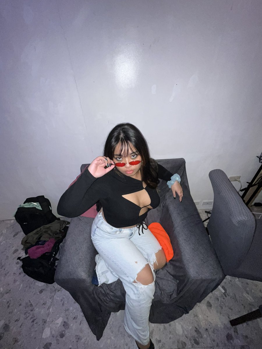 ipinoypotato's tweet photo. filipino relatives and their culture of bringing up weight gain in a negative connotation 

as if it makes me any less hot??? https://t.co/GxxYSXbTph