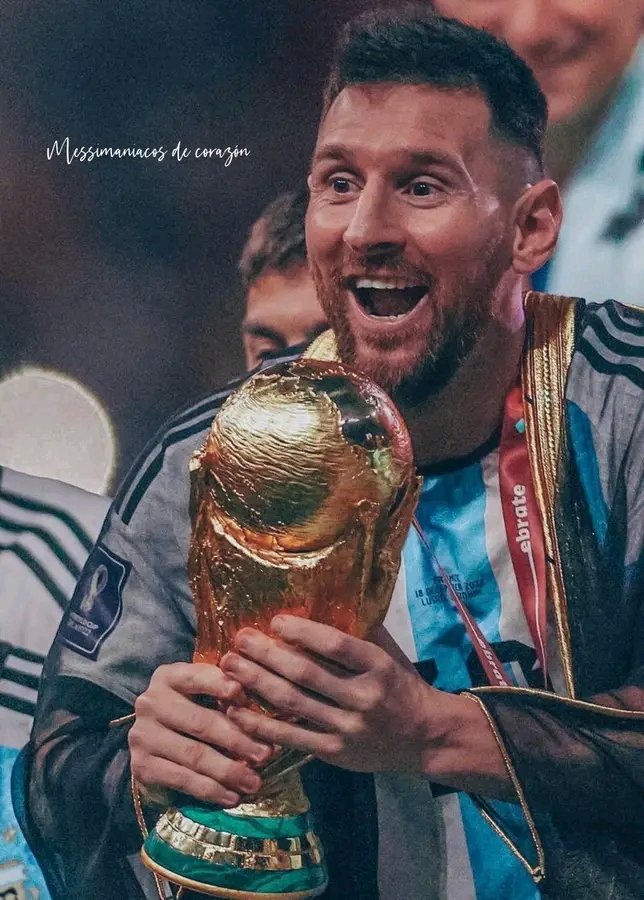 Por si andaban flojos de fondo de pantalla, acá les dejo a Messi siendo campeón del mundo❤️

#Argentina #argentinavsfrance #campeones #FIFAWorldCup