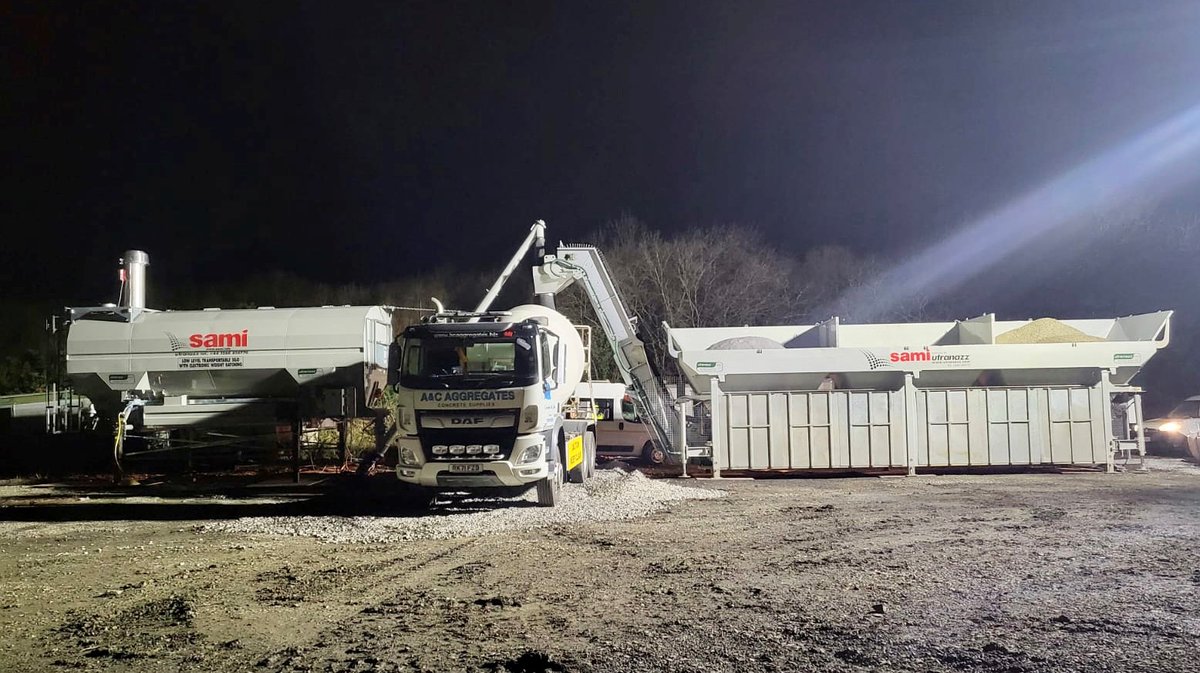 We’ve supplied a complete concrete batching solution to a customer in Wales who is undertaking night-time repair works to the M4 motorway. They’ve hired a Sami 3 bin 40m/hr plant alongside a 45-ton silo and 100kVA generator
#concrete #concretebatchingplant #cementsilo #generator