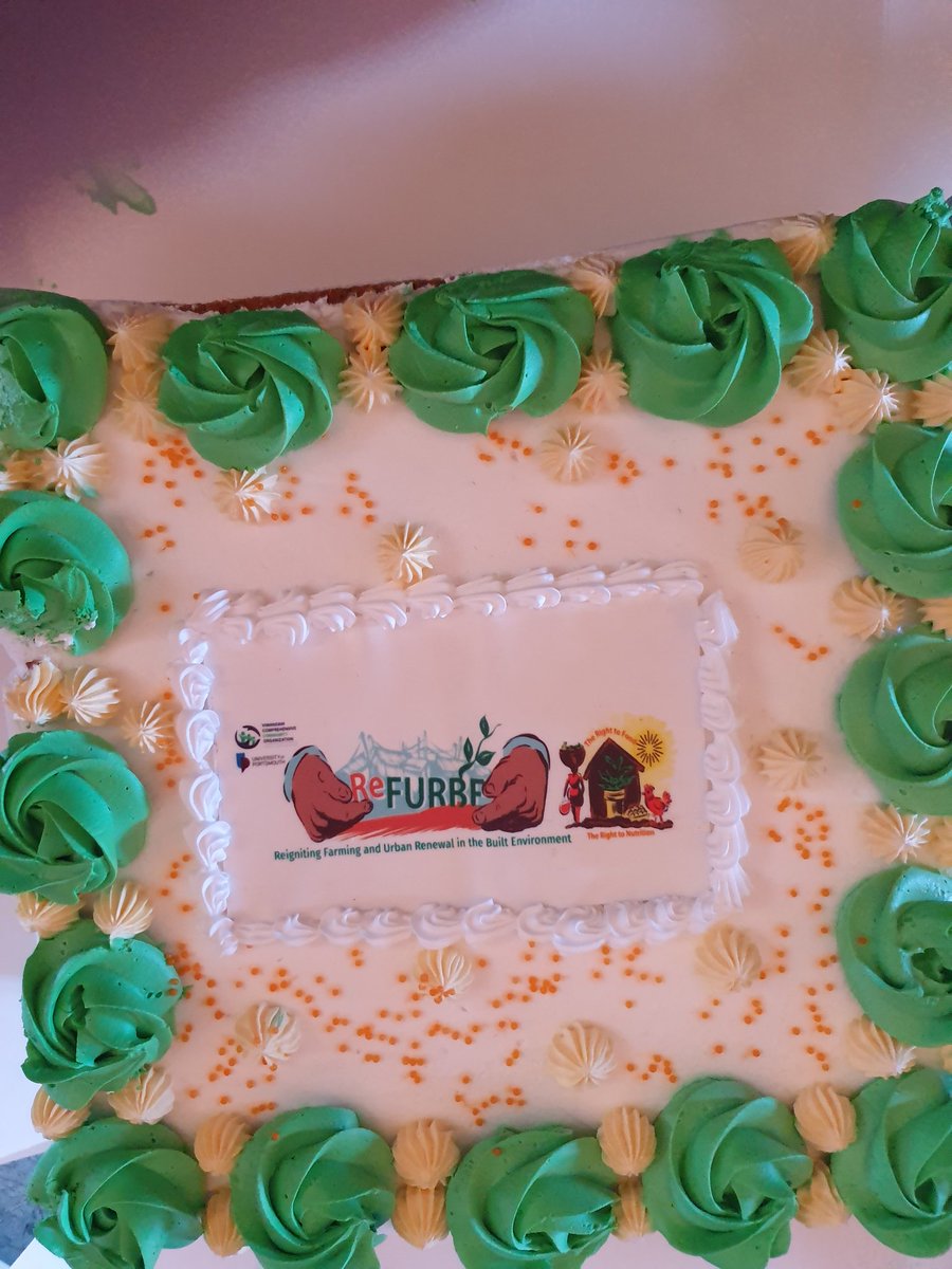 #ReFurbe #cake celebration with #urbanfarmers as we end the 3 day workshop with <a href="/ViccoMukuru/">VICCO</a> <a href="/UniPortCCI/">Faculty of CCI, UoP</a> <a href="/LouisNetter/">Louis Netter</a> <a href="/ShakurNjeru1/">Shakur Njeru</a>