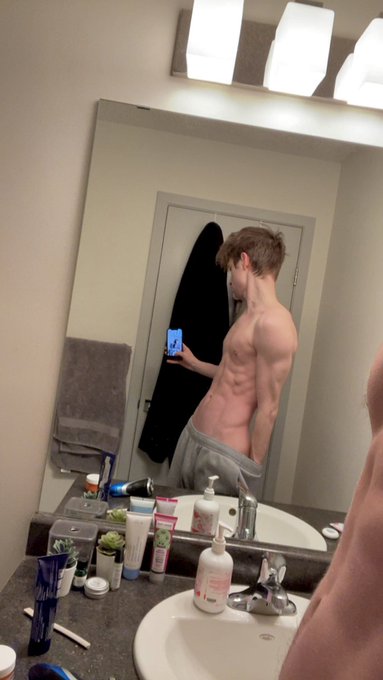 Who’s gonna cum take my pants off? https://t.co/cj1BdBHjIS