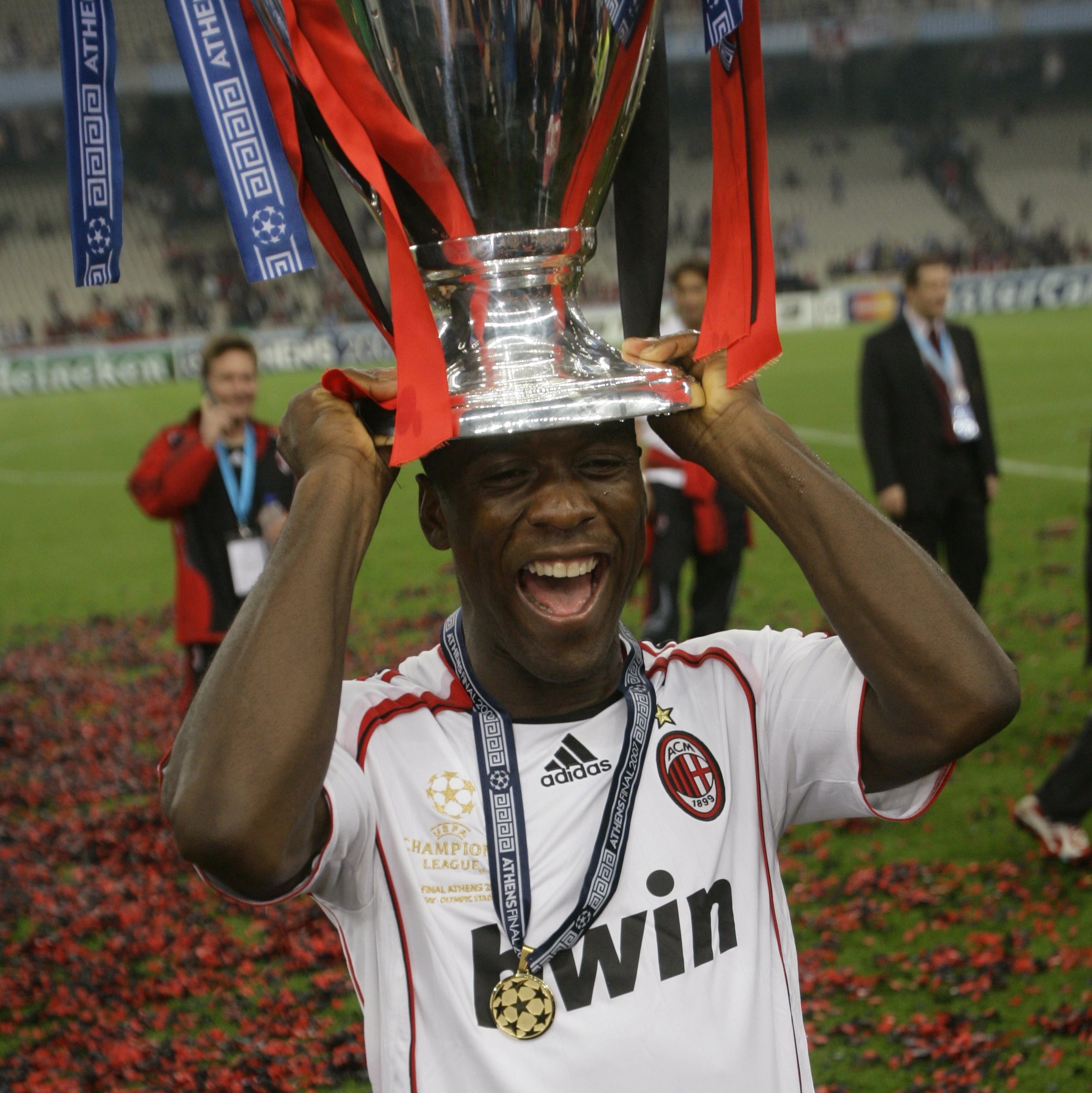 Football Tweet ⚽ on X: Clarence Seedorf is the only player who has won  the Champions League with 3 different clubs! • 🇳🇱 Ajax (1995) • 🇪🇸 Real  Madrid (1998) • 🇮🇹 AC Milan (2003, 2007)  / X