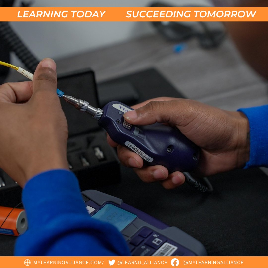 Learng_Alliance's tweet image. Students in our Fiber program learn to use Smart OTDR power meters that measures optical power levels. Learn this and more on our BFDI Program! 

#viavi #viavisolutions #partners #fiber #fibertechs #certified #techs #telecom bit.ly/3y2hFOa