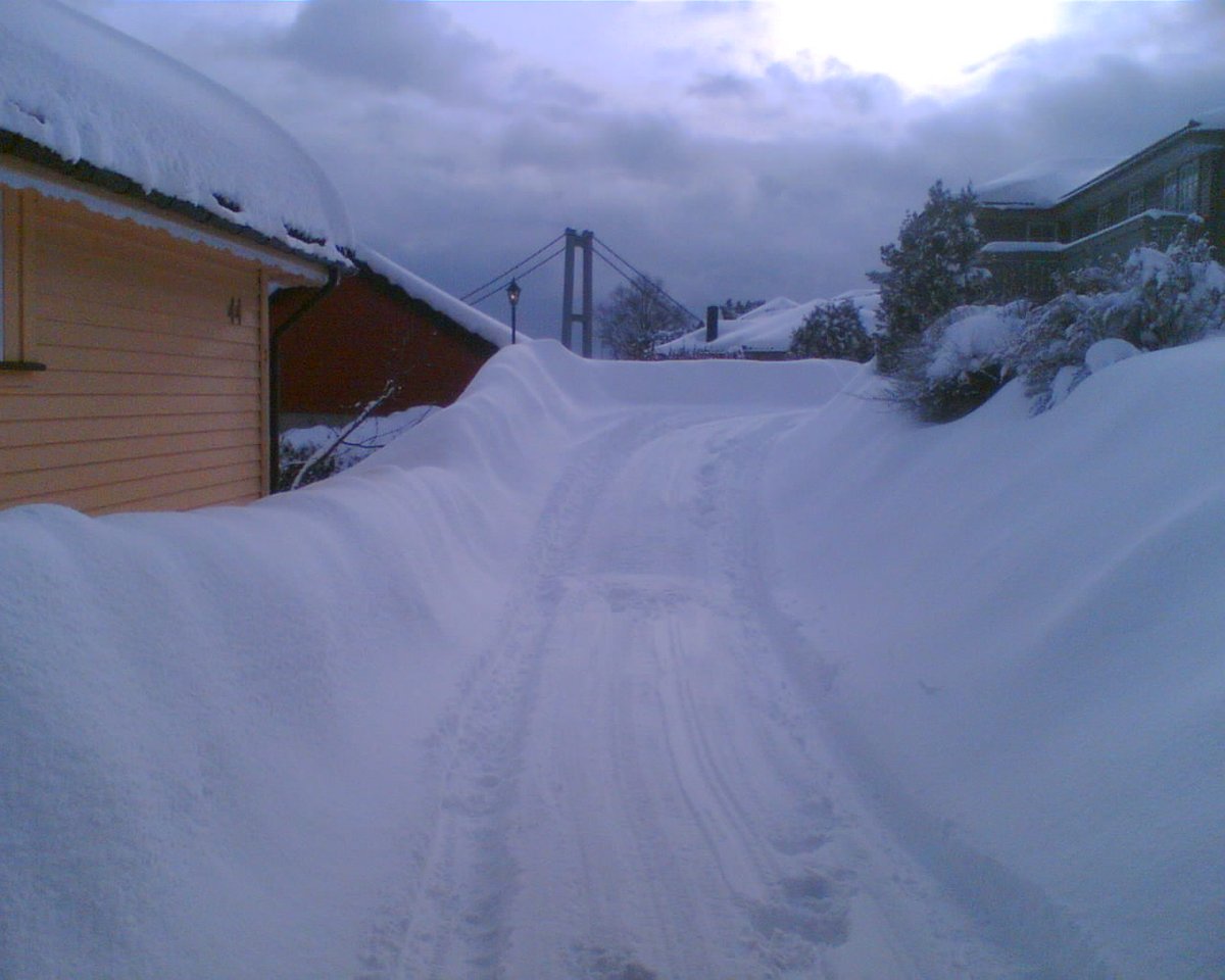DrMartinPearce's tweet photo. @GBNEWS Hi @PatrickChristys I used to live in Norway, digging out the drive in winter was a daily event! https://t.co/440rNmGTVM