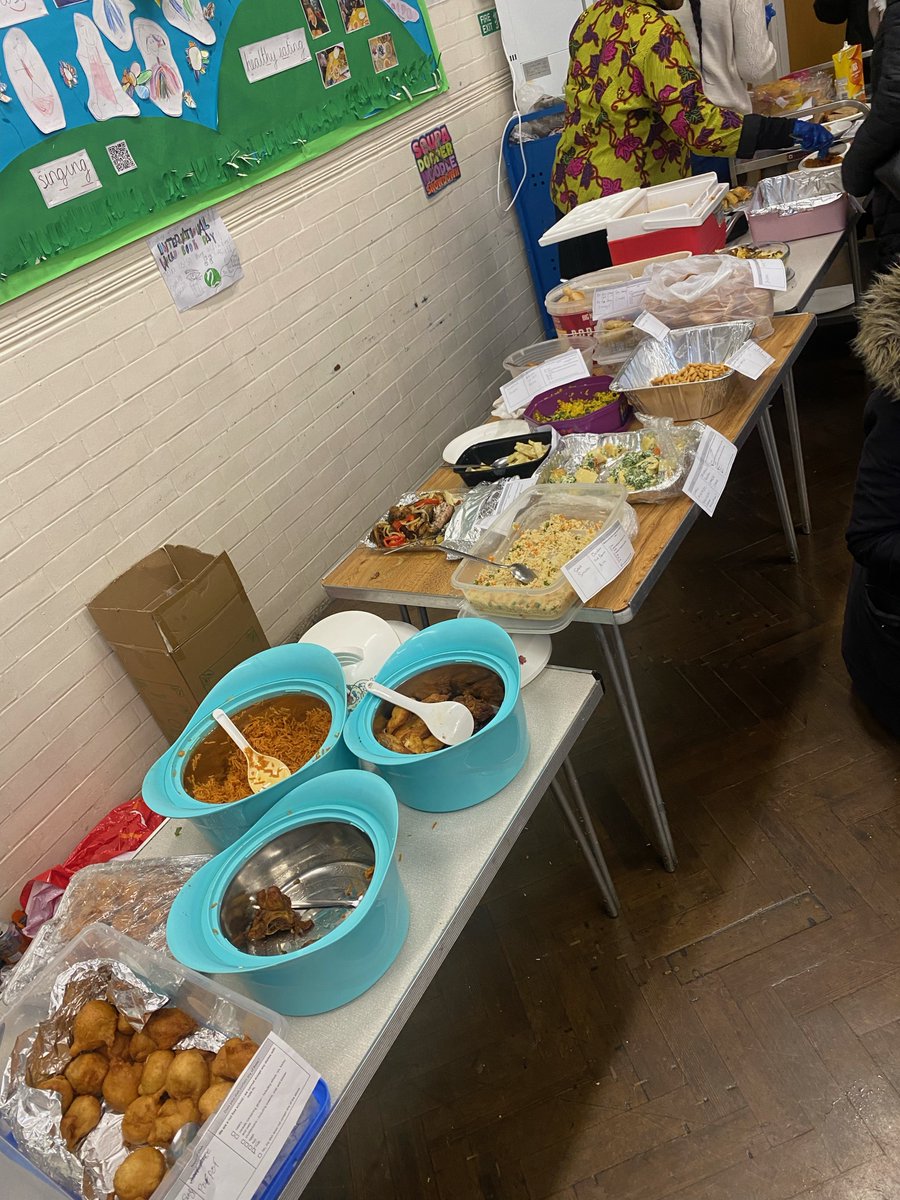 JDPSoffice's tweet photo. Big Thankyou to all our parents for their generous food donations this afternoon. You are all amazing! #ourcommunity #johndonneprimaryschool #parents #food https://t.co/gnR3Whs6At