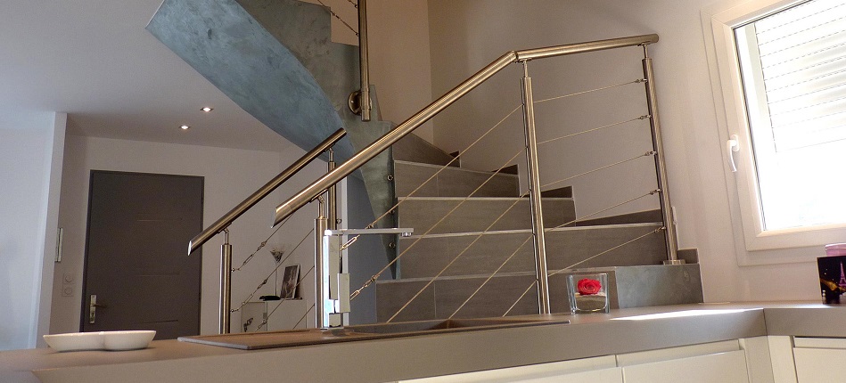 Connaissez-vous l'escalier quart tournant ❓

Nous avons décidé de vous éclairer, dans notre dernier article de blog, sur ce type d'escalier. 💡

👉 inoxkit.fr/blog/202/les-a… 

#décorationintérieure #gardecorps #idéedéco #homedesign #rénovation #escalierdesign #escaliers #rambarde