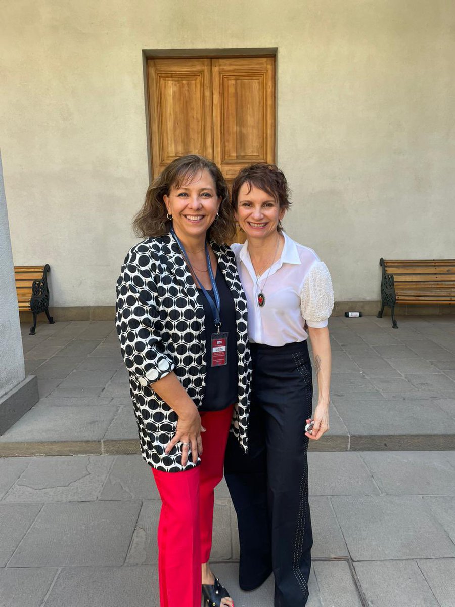 Corma Chile (@cormachile) on Twitter photo 👩🚒♀️ #AHORA. En representación de socios de CORMA, Carla Inostroza y Constanza Montes, comandante de #IF y #brigadista, reciben reconocimiento de la ministra del <a href="/min_interior/">Ministerio del Interior</a>, por su entrega y valor en el combate de los #incendios en el sur
#DiaInternacionalDeLaMujer
#8M2023 👩🚒♀️ #AHORA. En representación de socios de CORMA, Carla Inostroza y Constanza Montes, comandante de #IF y #brigadista, reciben reconocimiento de la ministra del <a href="/min_interior/">Ministerio del Interior</a>, por su entrega y valor en el combate de los #incendios en el sur
#DiaInternacionalDeLaMujer
#8M2023