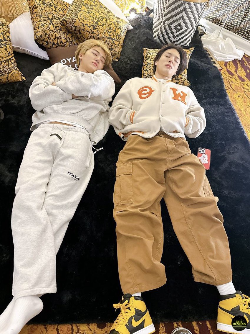 nct_menfess's tweet photo. nct! kalian bobo tim kaki rapet kaya jaemin apa kaki kebuka kaya jeno??? https://t.co/8vypmjOeui