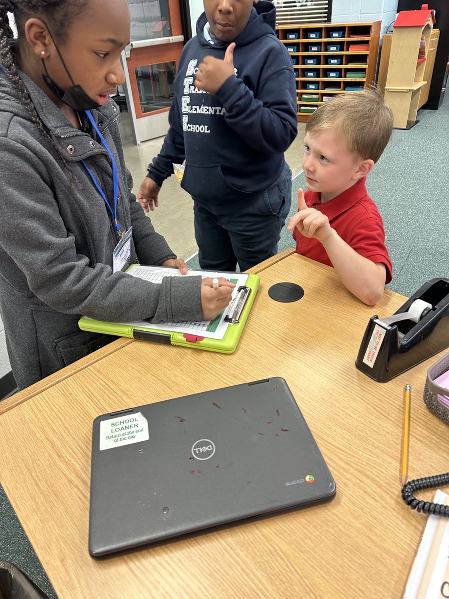 HeunLibrary's tweet image. Student tech team hard at work assigning loaner chromebooks and checking in fulfilled heat tickets in the morning!! 🙌🏻 They are a huge help to making the day run smoothly! ⁦@Schaffner063⁩ #JCPSDigIn #Zone1derful