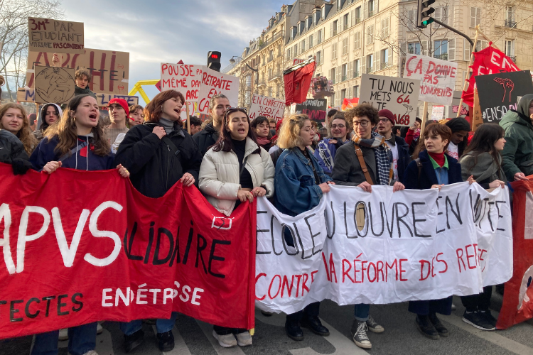 Semaine de 3 jours, entreprises sans patrons, répartition différente des tâches... J'ai parlé place du travail dans la société avec des jeunes présents lors de la #manifestation d'hier à Paris.

Article ici : bit.ly/3IYiCMh