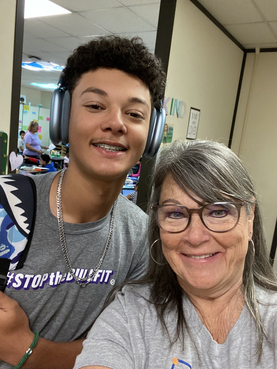BaxRhonda's tweet photo. Happiness is when one of your former students is now a mentor for our current students @GreenwoodKISD @KleinForest @KFbaseball16 @KleinISDJasmine #kleinforestfamily #mentor #promisetopurpose #KleinISDPRSquad https://t.co/stJZBQd33P