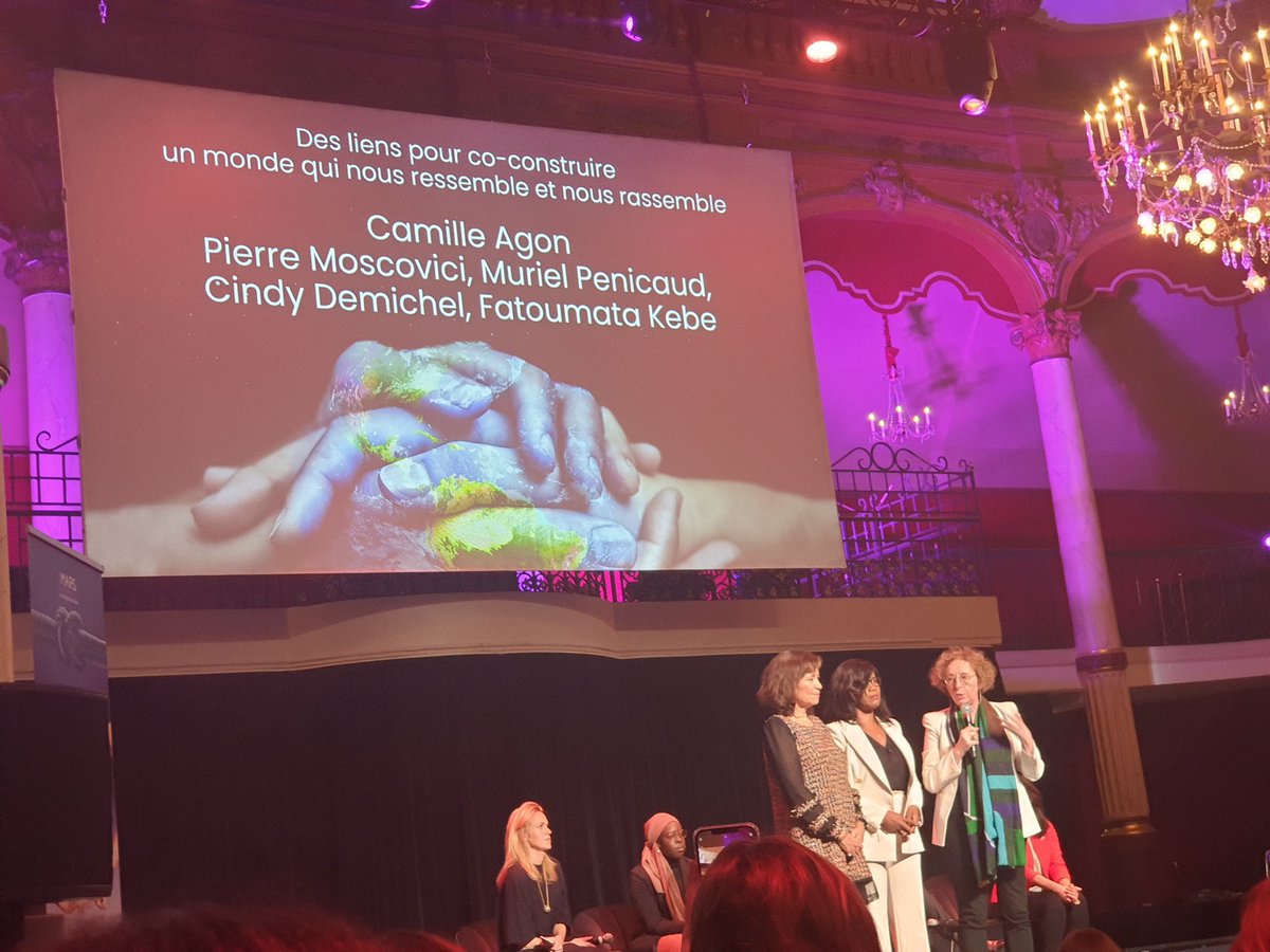 "Tout seul on est invisible,ensemble nous sommes invincibles" <a href="/1ElisaMoreno/">Élisabeth Moreno</a> 
#8mars
#oser #egalite #reve