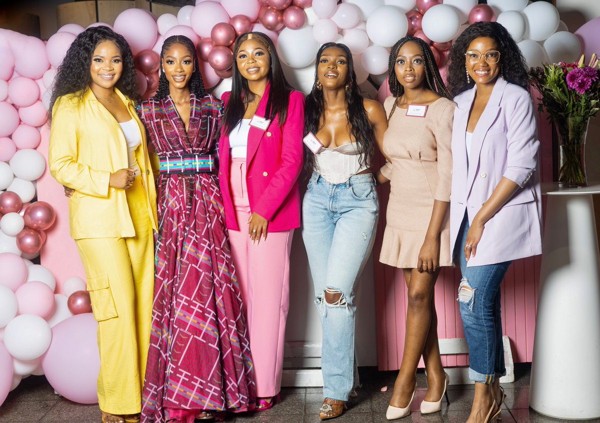 Behind every successful woman is a tribe of other successful women who have her back. 💕

Happy International Women’s Day family. 🌸
#InternationalWomensDay