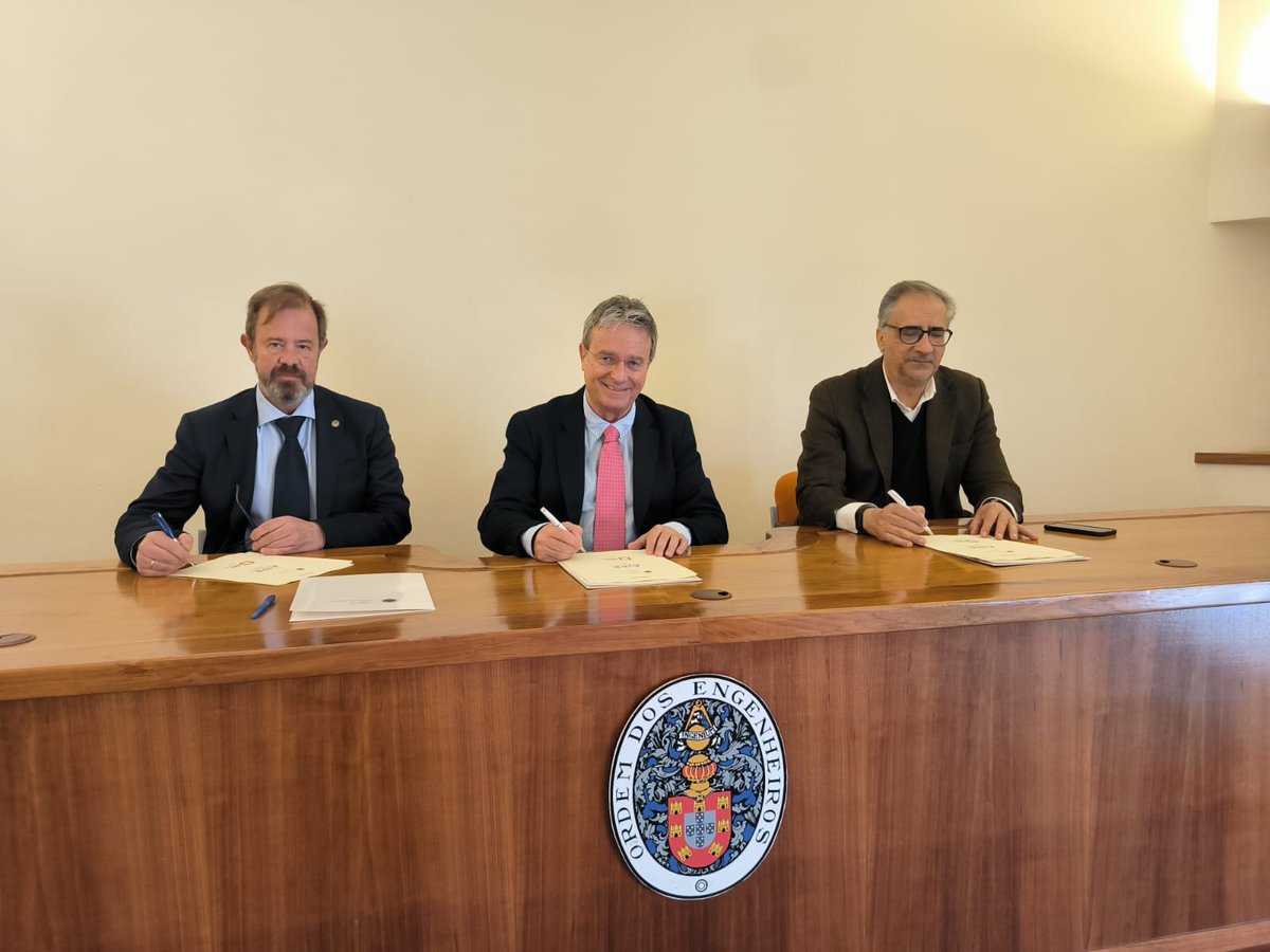 Firma del convenio entre <a href="/AQPEorg/">AQPE</a> <a href="/ProfEngineer_PE/">Ing Profesionales</a>  y Ordem dos Engenheiros para seguir reconociendo la experiencia, trayectoria, competencias de los ingenieros entre Portugal y España.

Si quieres obtener el Engenheiro Sénior, contacta con nosotros y te explicamos cómo hacerlo.