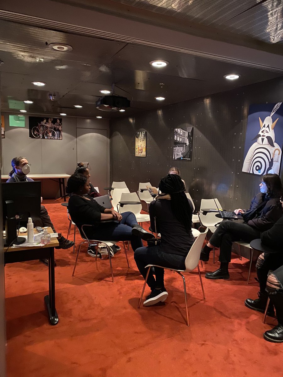 Inatheque1's tweet image. J3 #Datasprint #Sports et #Medias @EURArTeC @ParisLumieres @Inatheque1, faire parler les données après que les questionnements et hypothèses ont été formulés🔍🧐 👏🏻👏🏻